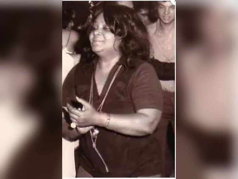 Yasemin Esmergül Kimdir? 